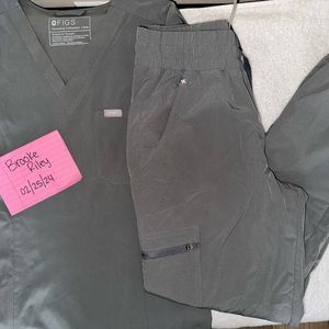 Fig scrub set -light grey FREEx -XXS Catarina one-pocket top & XS lined joggers
